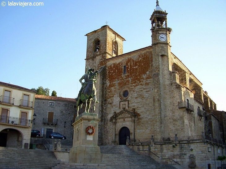 Iglesia de San Martín de Tours y estatua de Pizarro, Trujillo