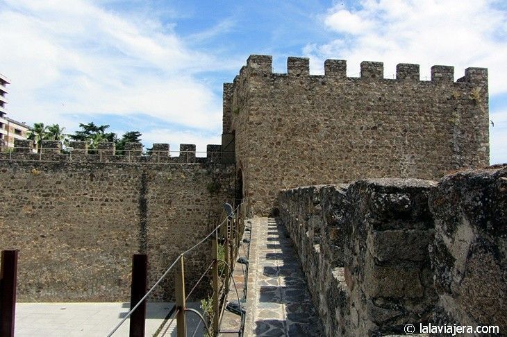 Paseo por el adarve de la muralla de Plasencia desde Torre Lucía
