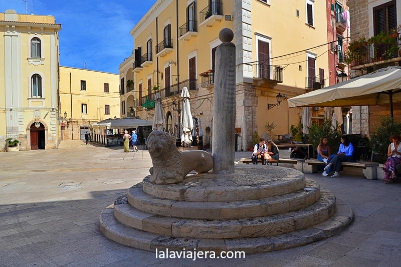 Colonna Infame en la Piazza Mercantile (Bari)