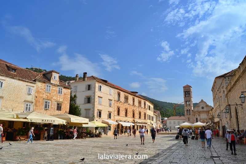 Plaza e Iglesia de San Esteban, Hvar