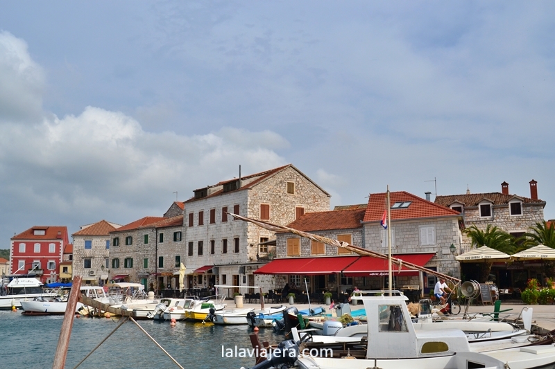 Riva o paseo marítimo de Stari Grad (Isla Hvar)