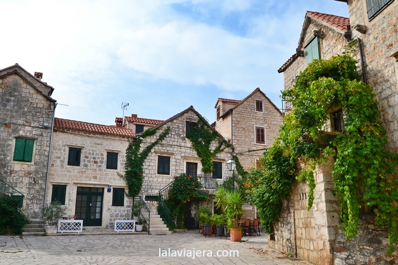 Plaza Škor, en Stari Grad (Isla Hvar)