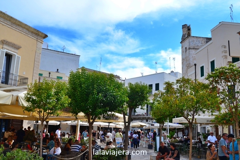 La animada Piazza Garibaldi, Monopoli