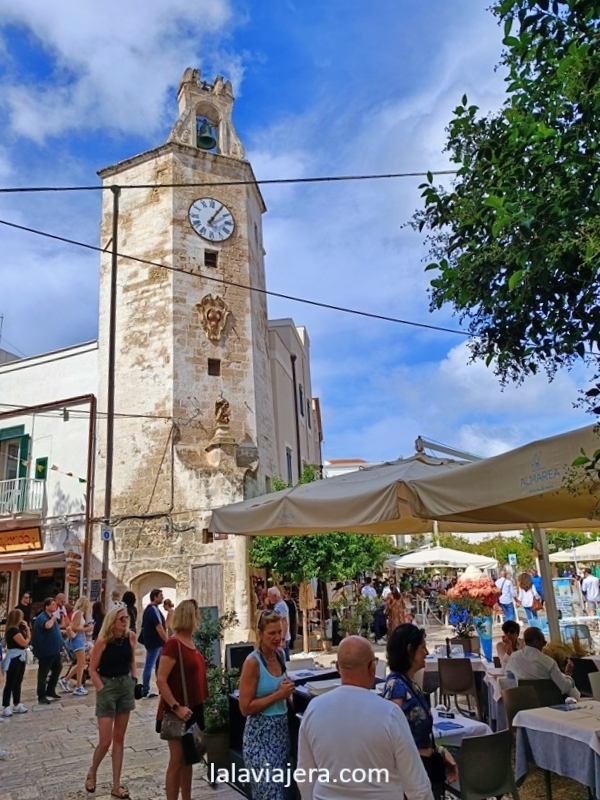 Torre Civica o del reloj, en la Piazza Garibaldi de Monopoli