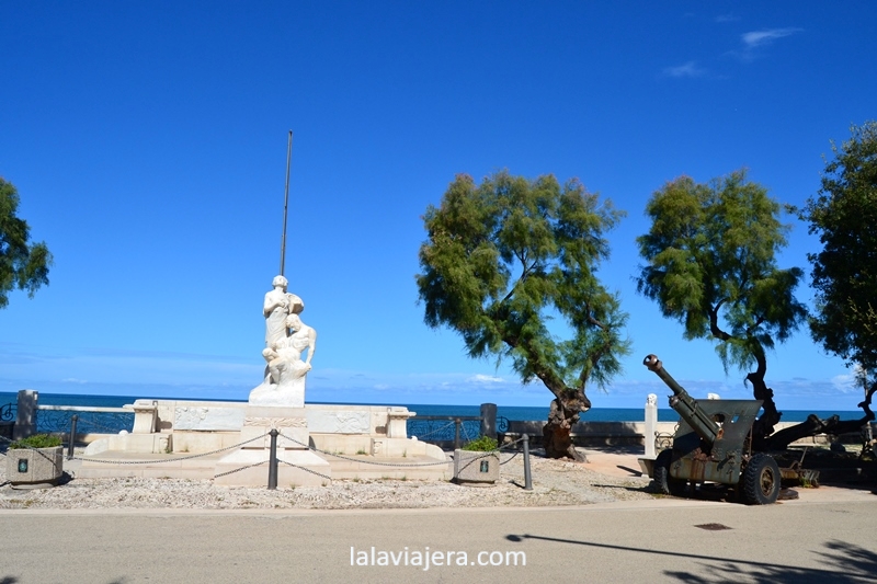 Monumento a los Caídos, Villa Comunale, Trani
