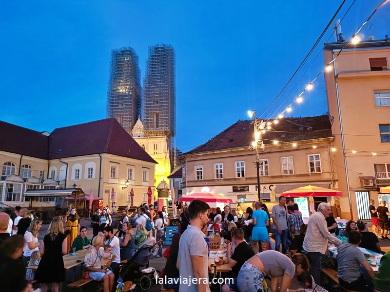 Mercado gastronómico de los viernes Place Market (Zagreb)