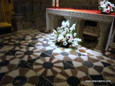 Pavimento Altar Monasterio Santa Maria Alaon, Sopeira, Ribagorza