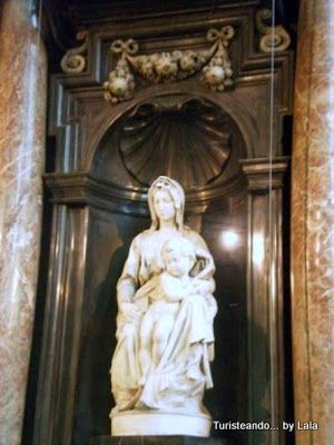 madonna Miguel Angel, Iglesia de Nuestra Señora, Brujas