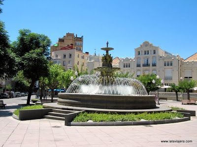 Fuente Musas y Casino Huesca, Plaza Navarra