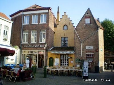 huidenvettersplein, casco historico Brujas